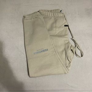 Men’s medium Essentials sweats ORIGINAL